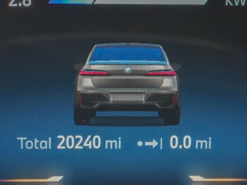 Used 2023 BMW i7 xDrive60 w/ Executive Package 2 AWD/4WD image 19