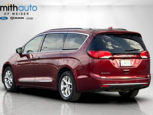 Used 2020 Chrysler Pacifica Touring-L Plus w/ Tire & Wheel Group FWD image 7