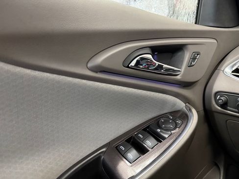 Used 2017 Chevrolet Malibu LT FWD image 11
