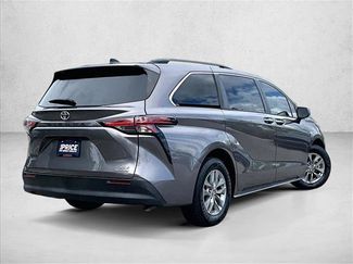 Used 2022 Toyota Sienna XLE FWD video 2