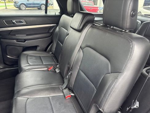 Used 2018 Ford Explorer XLT w/ Equipment Group 202A AWD/4WD image 30