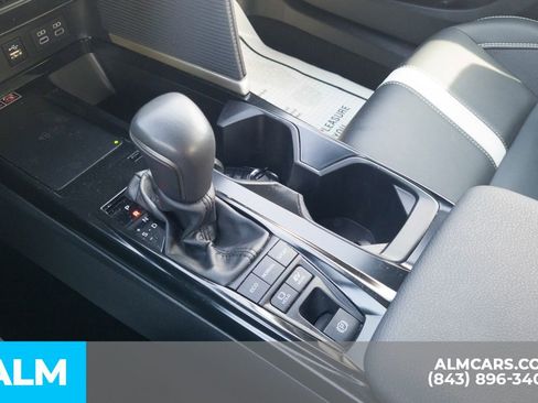 Used 2025 Toyota Camry SE image 27