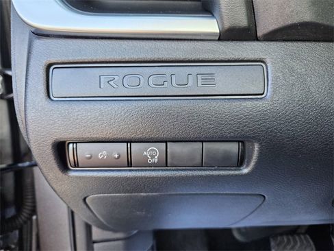 Used 2023 Nissan Rogue S image 28