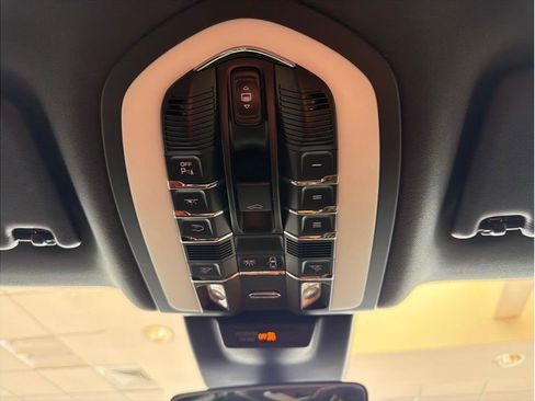 Used 2019 Porsche Macan AWD/4WD image 27
