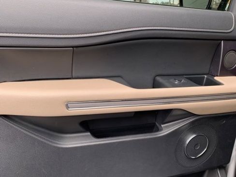 Certified 2024 Ford Expedition Limited image 8