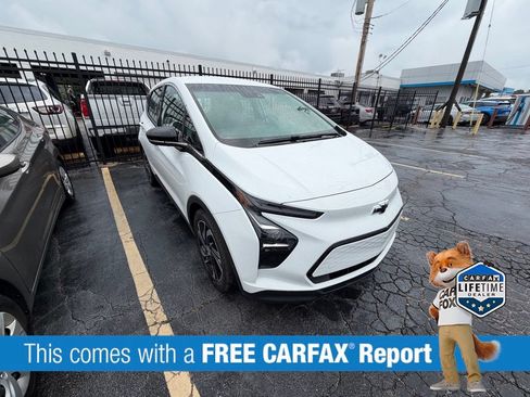Used 2023 Chevrolet Bolt LT w/ Infotainment Package FWD image 2