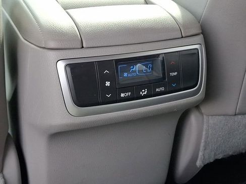Used 2014 Toyota Highlander LE image 13