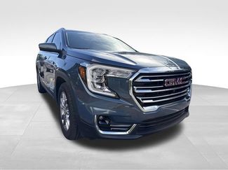 Used 2024 GMC Terrain SLT w/ Infotainment Package II FWD video 3