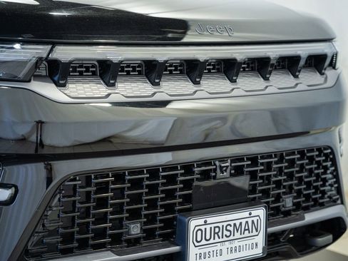 New 2026 Jeep Grand Wagoneer 4WD image 12
