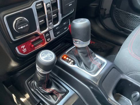Used 2023 Jeep Wrangler Unlimited Rubicon w/ Cold Weather Group AWD/4WD image 12