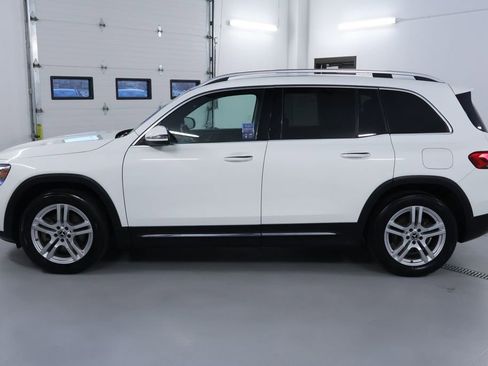 Used 2022 Mercedes-Benz GLB 250 4MATIC w/ Premium Package image 4