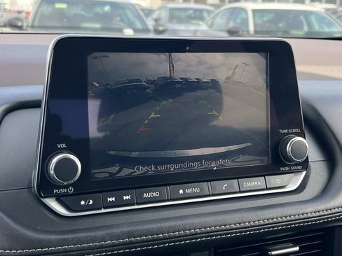 Used 2023 Nissan Rogue SV FWD image 14