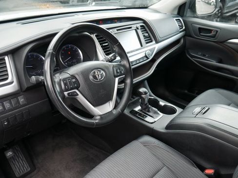 Used 2018 Toyota Highlander Plus image 14