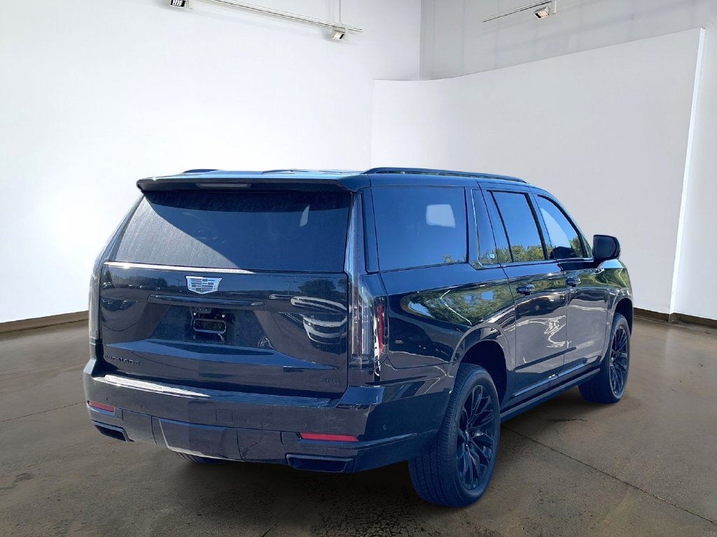 Used 2026 Cadillac Escalade ESV Sport w/ LPO, ONYX Package AWD/4WD image 4