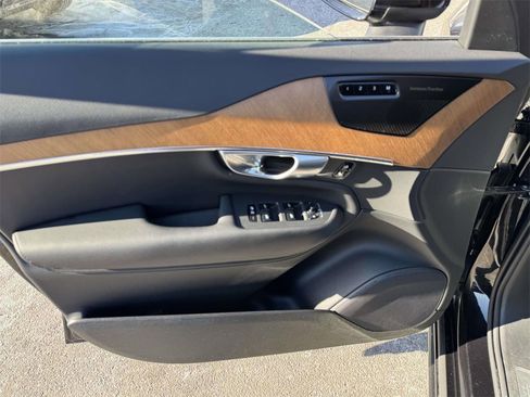 Certified 2024 Volvo XC90 T8 Plus w/ Protection Package Premier image 14