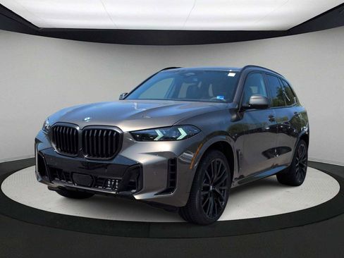 New 2026 BMW X5 xDrive40i w/ M Sport Package AWD/4WD image 4