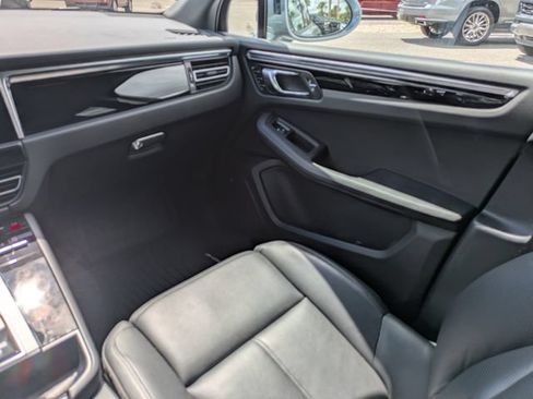 Used 2025 Porsche Macan AWD/4WD image 24