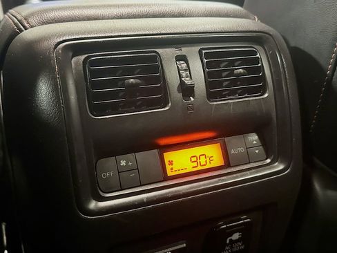 Used 2020 Nissan Pathfinder SL image 34