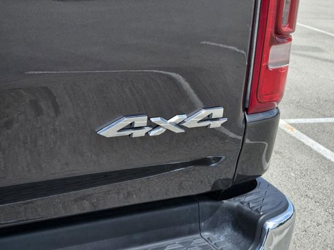 Used 2024 RAM 1500 Laramie AWD/4WD image 9