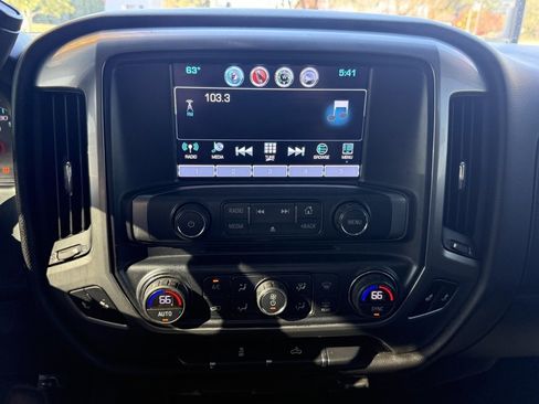 Used 2020 Chevrolet Silverado 1500 LT w/ Convenience Package image 2