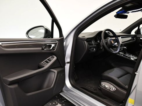 Certified 2026 Porsche Macan Turbo AWD/4WD image 39