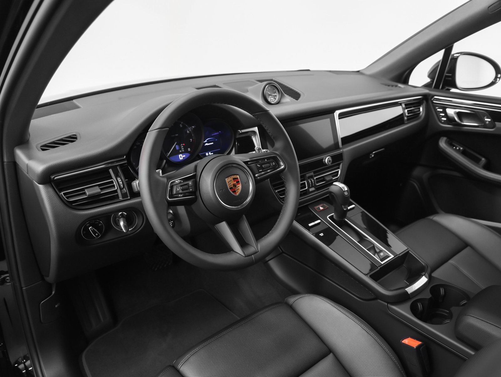 Certified 2026 Porsche Macan AWD/4WD image 4