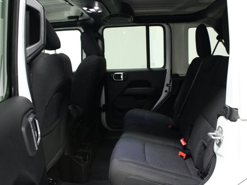 Used 2023 Jeep Wrangler Unlimited Sahara AWD/4WD image 13