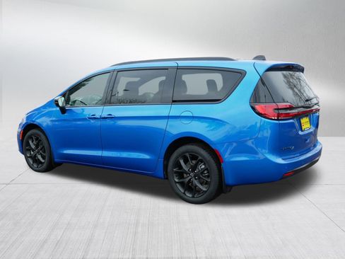 New 2026 Chrysler Pacifica Select w/ S Appearance Package image 5