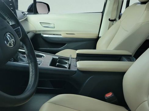 Certified 2021 Toyota Sienna XLE w/ XLE Plus Package FWD image 3