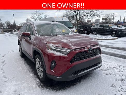 Used 2022 Toyota RAV4 XLE Premium image 3