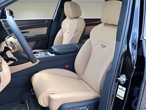 New 2025 Bentley Bentayga image 17