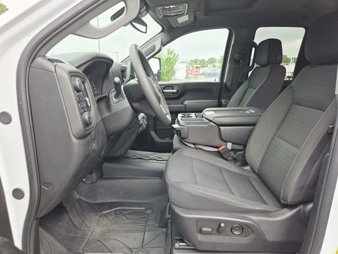 Used 2025 Chevrolet Silverado 2500 Custom w/ Custom Value Package AWD/4WD image 8