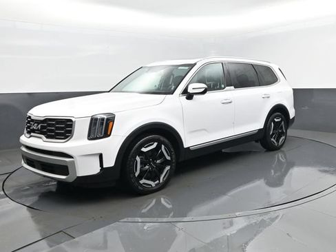 Used 2025 Kia Telluride S AWD/4WD image 2
