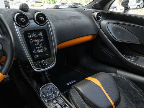 Used 2019 McLaren 570S RWD image 10