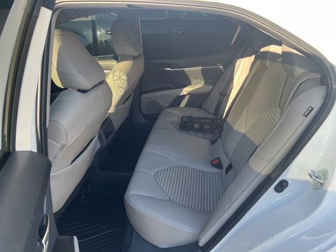 Used 2022 Toyota Camry SE image 11