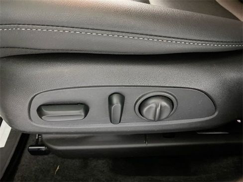 Used 2024 Chevrolet Trax ACTIV w/ Sunroof Package image 19