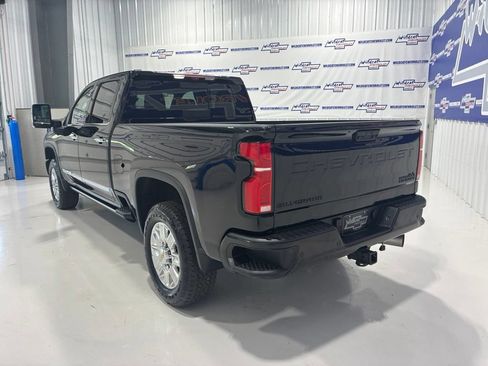 Used 2025 Chevrolet Silverado 2500 High Country w/ High Country Premium Package AWD/4WD image 4