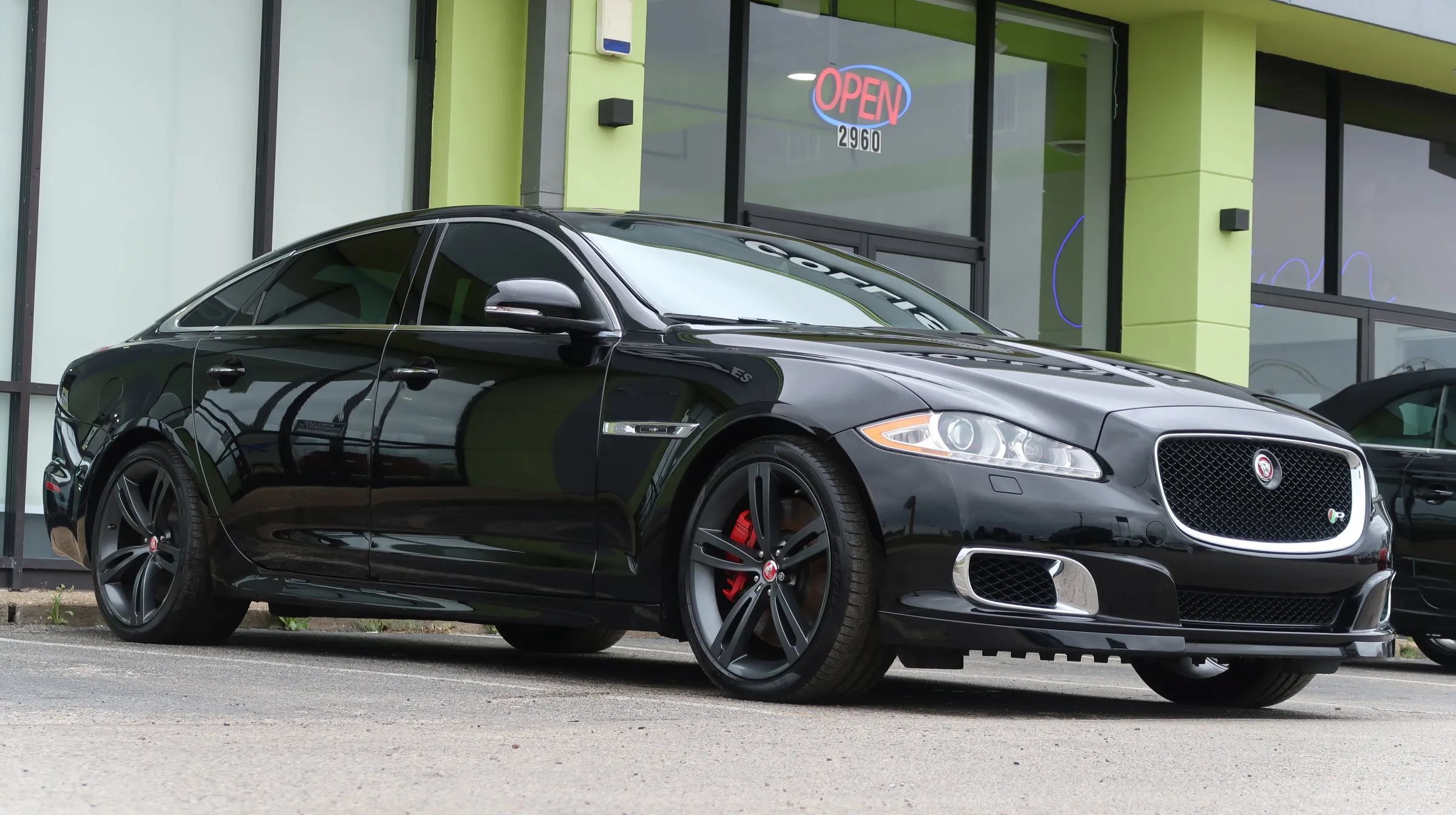 Used 2014 Jaguar XJ R LWB RWD image 5