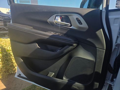 New 2027 Chrysler Pacifica Limited FWD image 13