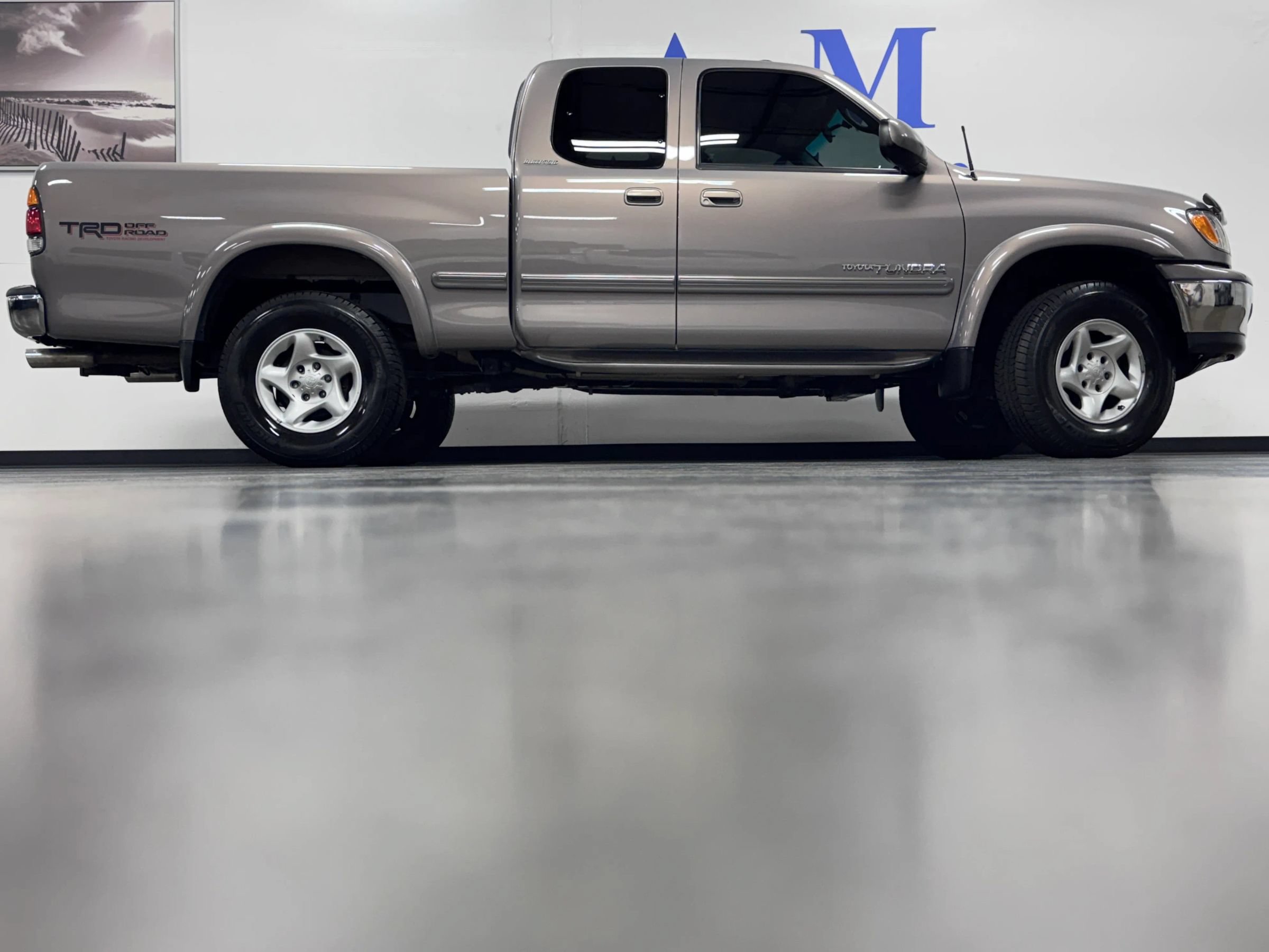 Used 2000 Toyota Tundra Limited w/ Off-Road Pkg AWD/4WD image 4