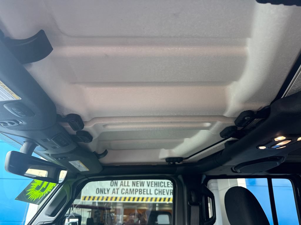 Used 2022 Jeep Wrangler Unlimited Sahara AWD/4WD image 32