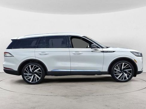 Used 2025 Lincoln Aviator Reserve w/ Equipment Group 201A AWD/4WD image 2