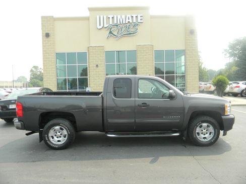Used 2011 Chevrolet Silverado 1500 LT w/ All-Star Edition AWD/4WD image 1