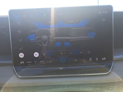 New 2025 Volkswagen Tiguan SE image 21