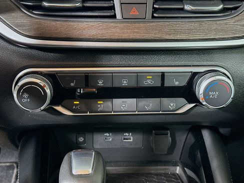 Used 2023 Nissan Altima 2.5 SV w/ SV Premium Package FWD image 24