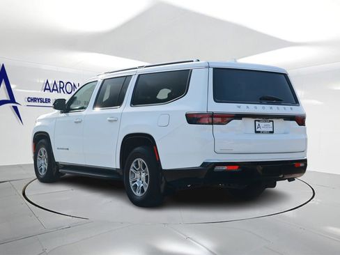 Used 2023 Jeep Wagoneer L 4WD w/ Rear Seat Video Group 1 image 2
