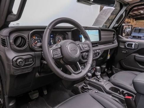 Used 2024 Jeep Wrangler Unlimited Rubicon w/ Technology Group image 13