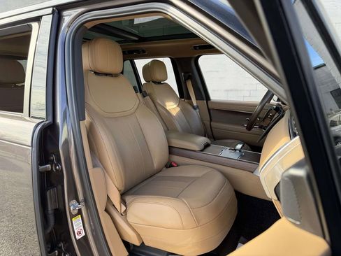 Used 2025 Land Rover Range Rover SE image 10