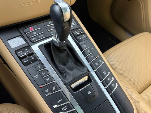 Used 2018 Porsche Macan Turbo image 23