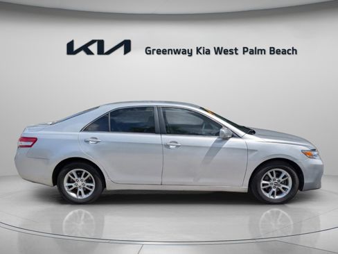 Used 2010 Toyota Camry LE FWD image 8